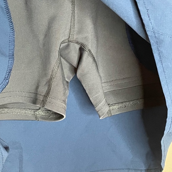 Simms. Navy blue skort. Size large - Picture 4 of 9